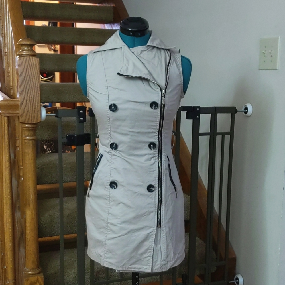 Sleeveless trenchcoat minidress